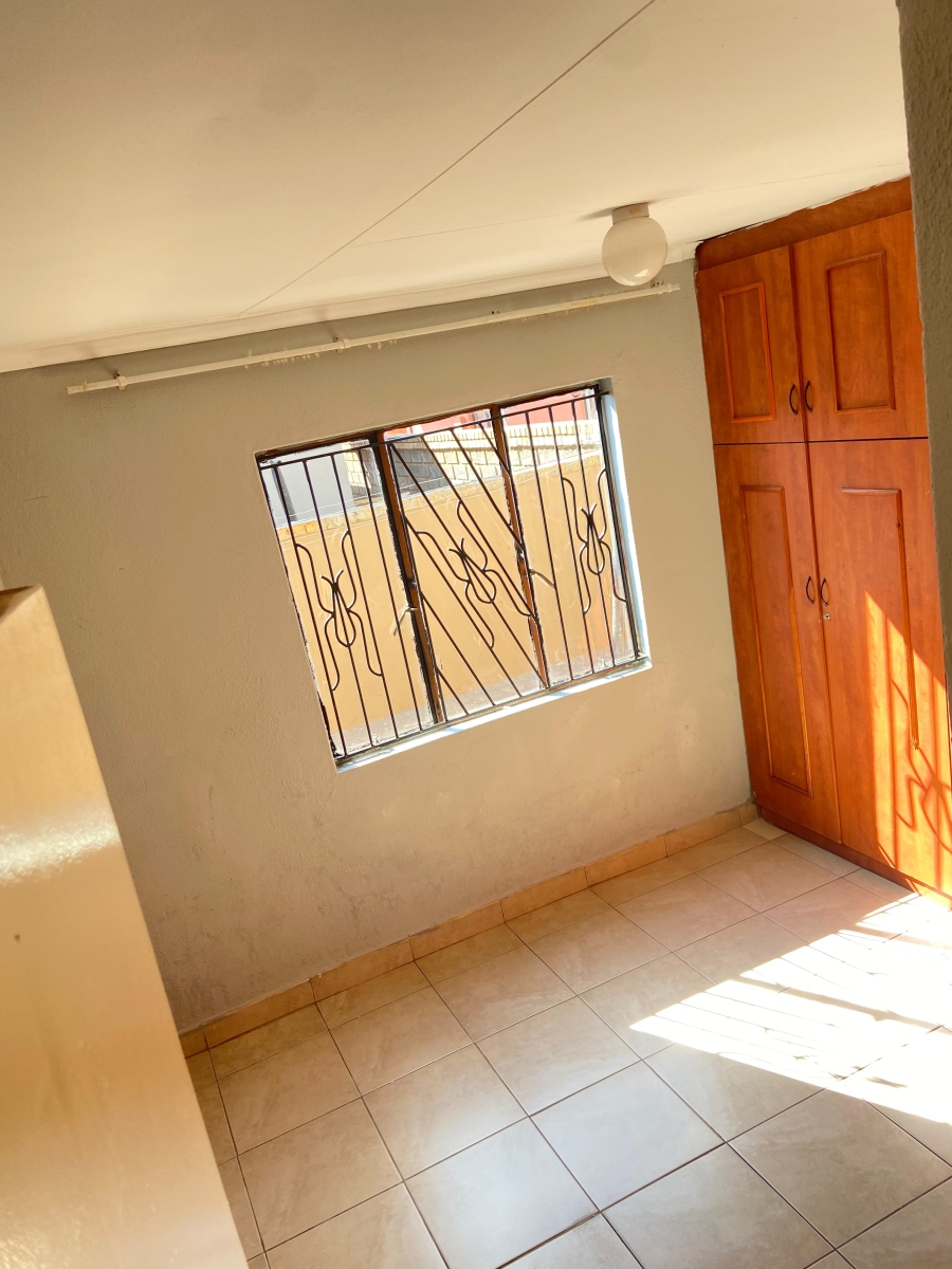 To Let 2 Bedroom Property for Rent in Protea Glen Gauteng