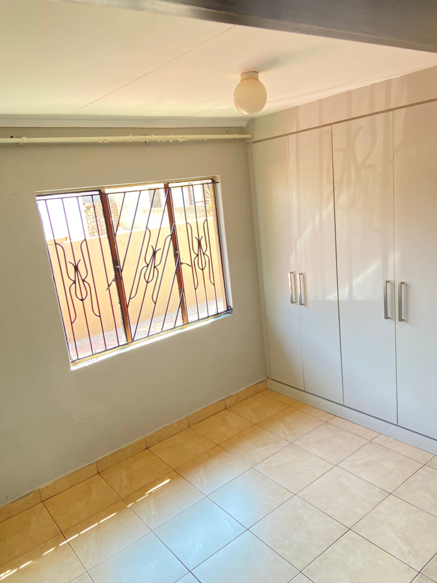 To Let 2 Bedroom Property for Rent in Protea Glen Gauteng