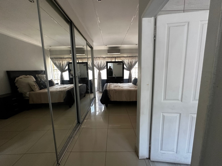 To Let 4 Bedroom Property for Rent in Gillview Gauteng