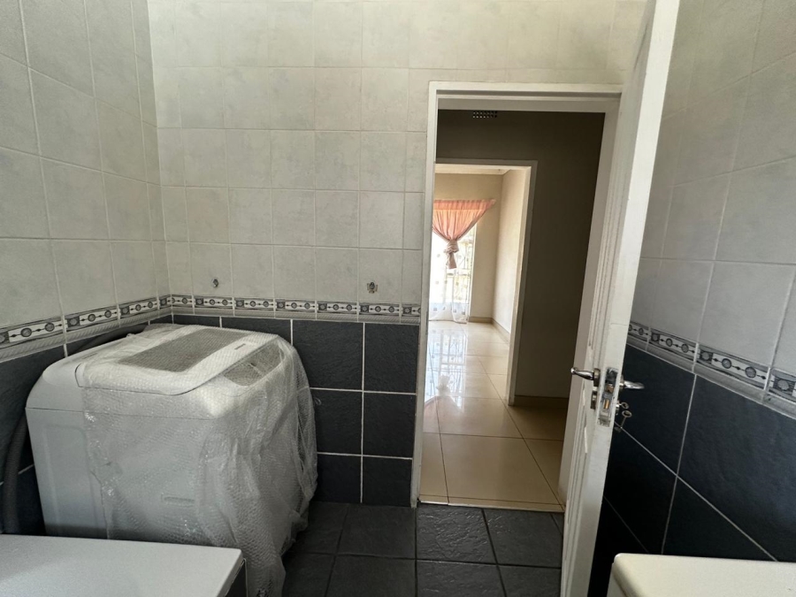 To Let 4 Bedroom Property for Rent in Gillview Gauteng