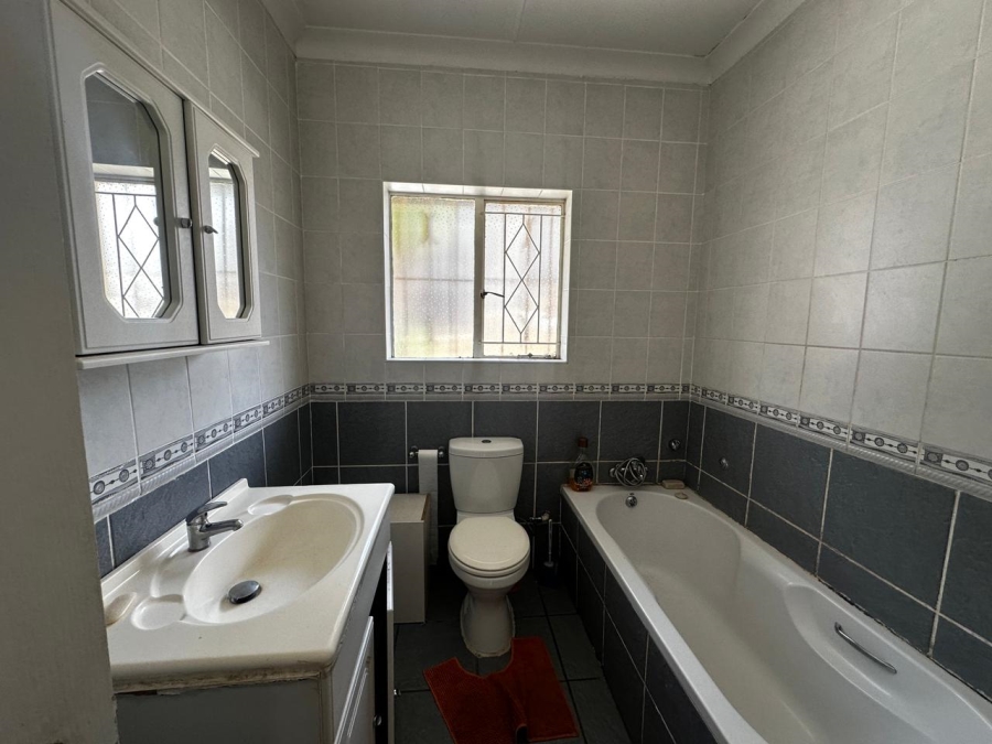 To Let 4 Bedroom Property for Rent in Gillview Gauteng