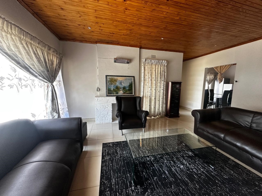 To Let 4 Bedroom Property for Rent in Gillview Gauteng