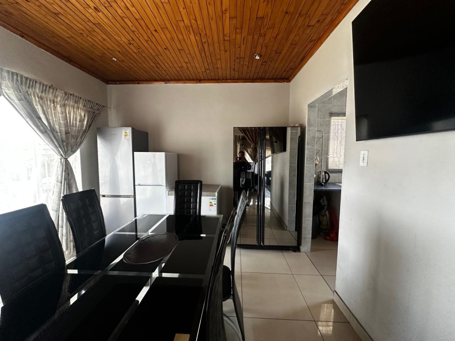 To Let 4 Bedroom Property for Rent in Gillview Gauteng