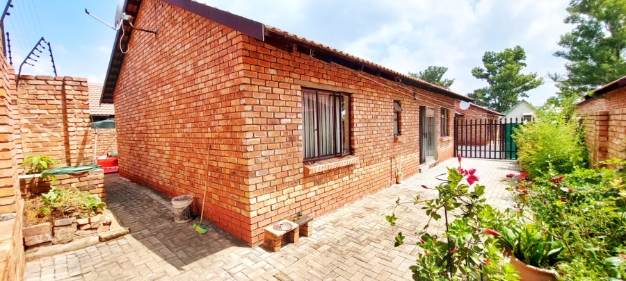 2 Bedroom Property for Sale in Halfway Gardens Gauteng