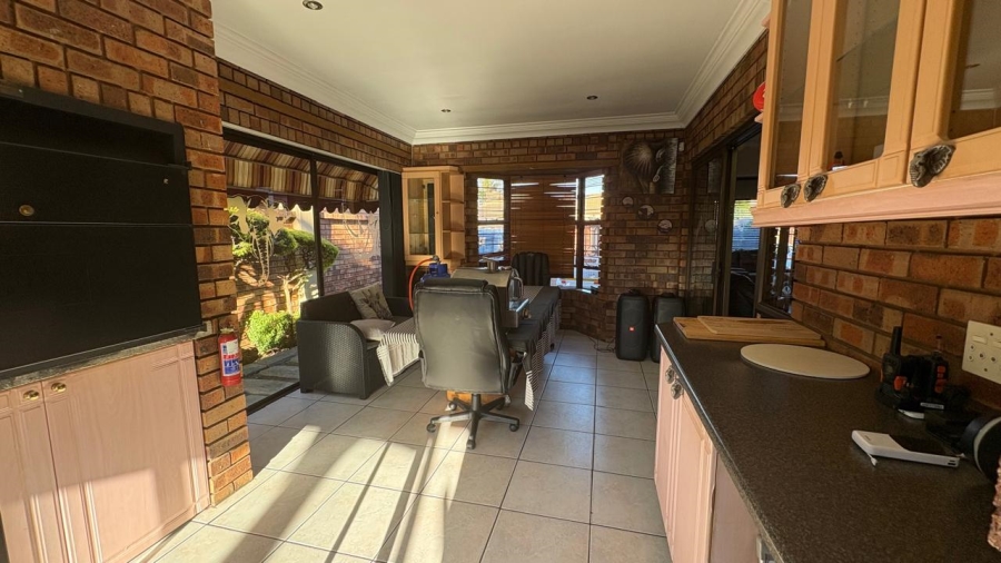 3 Bedroom Property for Sale in Bardene Gauteng