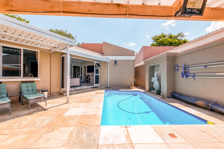 4 Bedroom Property for Sale in Lonehill Gauteng