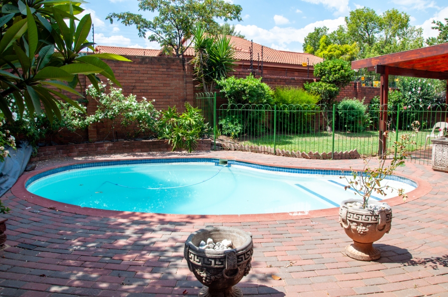 4 Bedroom Property for Sale in Paulshof Gauteng