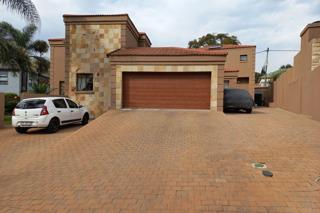 5 Bedroom Property for Sale in South Kensington Gauteng