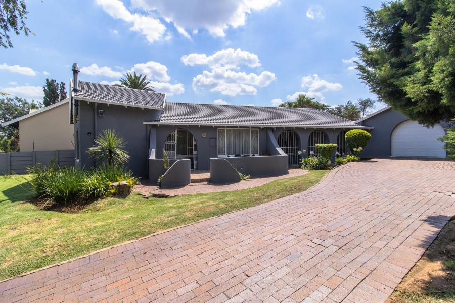 3 Bedroom Property for Sale in Brackendowns Gauteng
