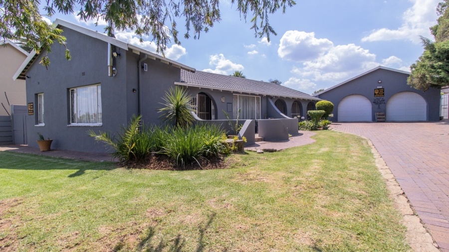 3 Bedroom Property for Sale in Brackendowns Gauteng