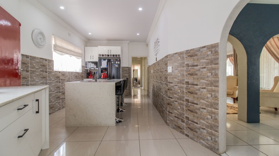 3 Bedroom Property for Sale in Brackendowns Gauteng