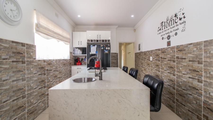 3 Bedroom Property for Sale in Brackendowns Gauteng