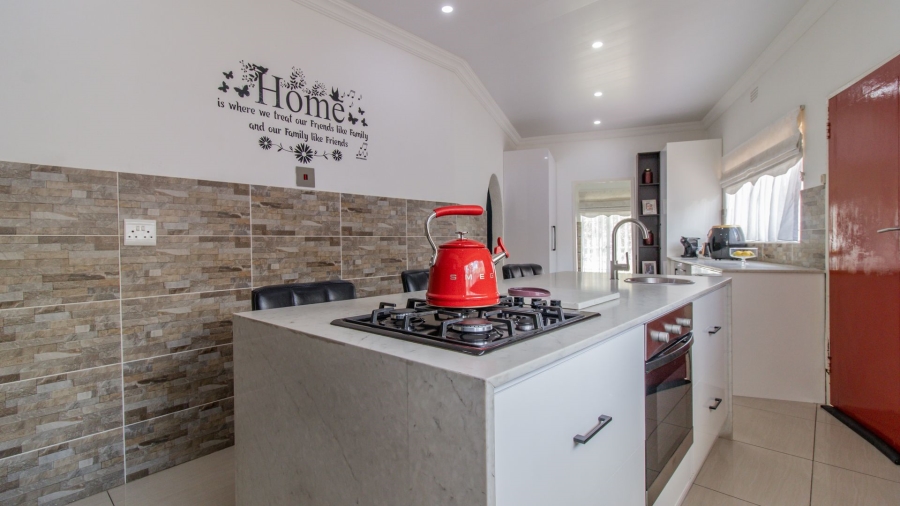 3 Bedroom Property for Sale in Brackendowns Gauteng