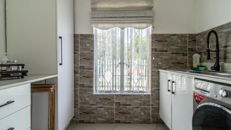 3 Bedroom Property for Sale in Brackendowns Gauteng