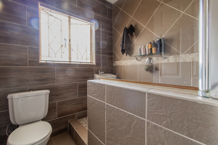 3 Bedroom Property for Sale in Brackendowns Gauteng