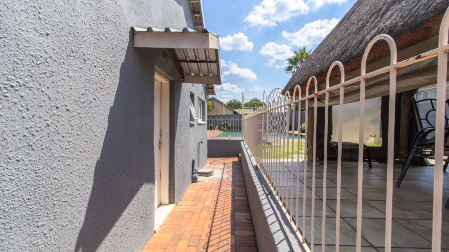3 Bedroom Property for Sale in Brackendowns Gauteng