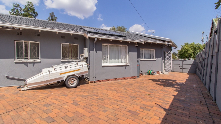 3 Bedroom Property for Sale in Brackendowns Gauteng