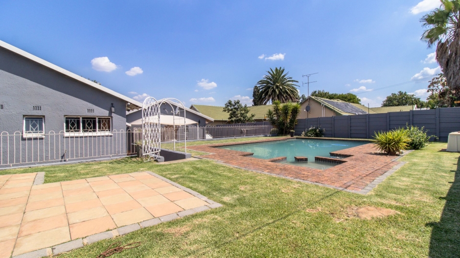 3 Bedroom Property for Sale in Brackendowns Gauteng