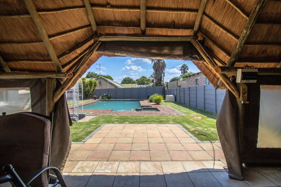 3 Bedroom Property for Sale in Brackendowns Gauteng