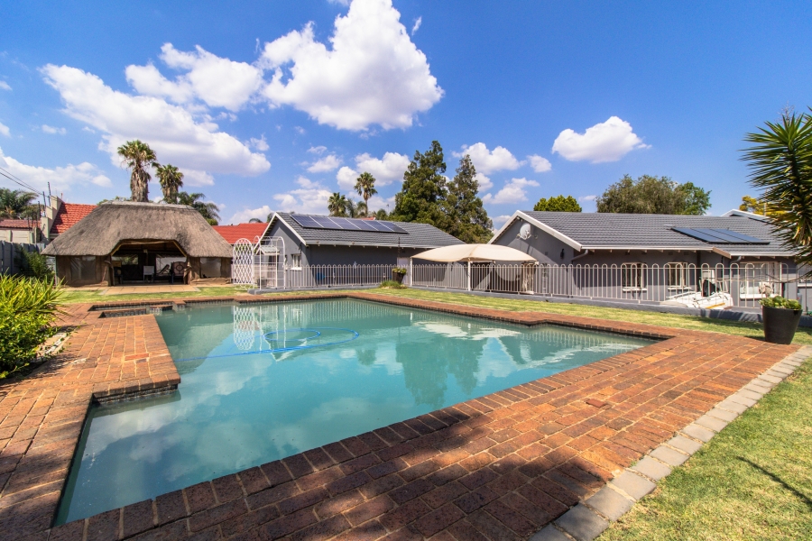 3 Bedroom Property for Sale in Brackendowns Gauteng