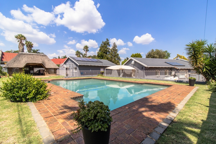 3 Bedroom Property for Sale in Brackendowns Gauteng