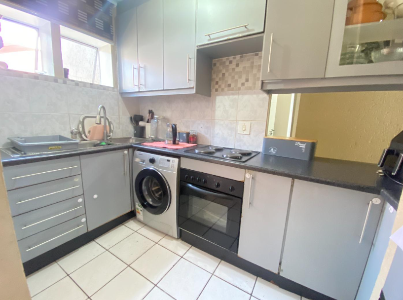 3 Bedroom Property for Sale in Mulbarton Gauteng