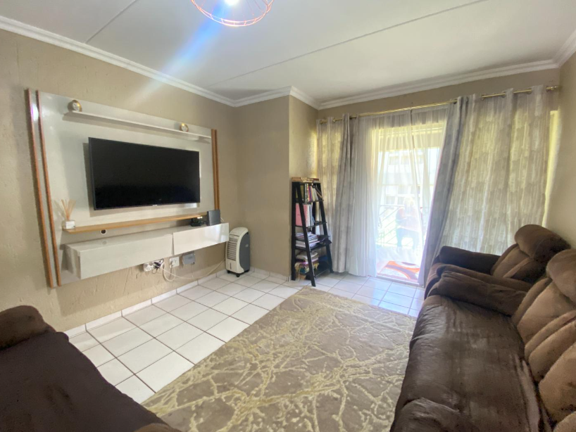 3 Bedroom Property for Sale in Mulbarton Gauteng