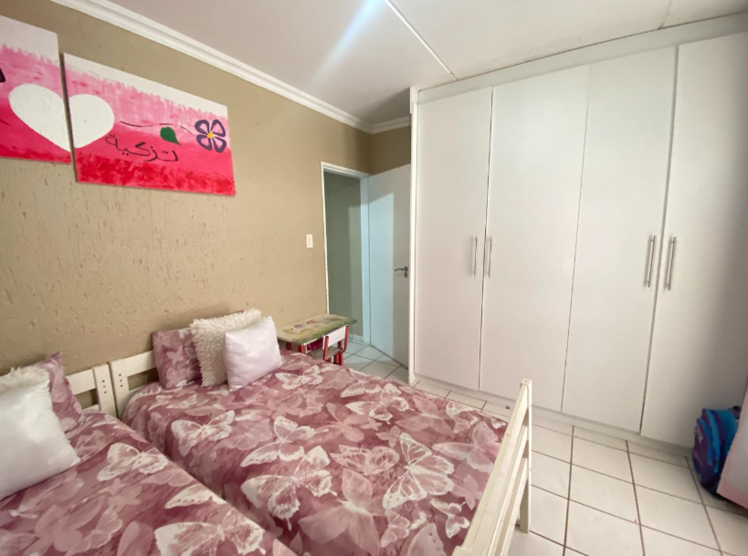 3 Bedroom Property for Sale in Mulbarton Gauteng