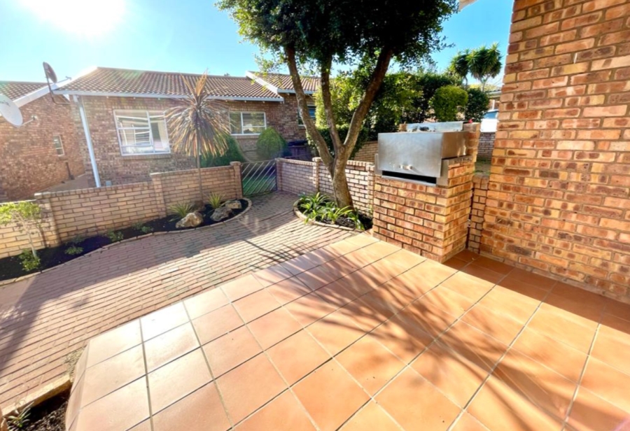 2 Bedroom Property for Sale in Liefde en Vrede Gauteng