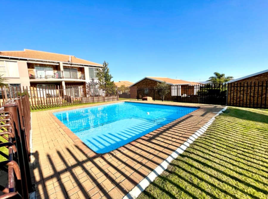 2 Bedroom Property for Sale in Liefde en Vrede Gauteng