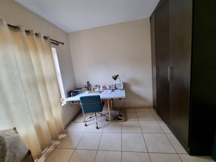 2 Bedroom Property for Sale in Mulbarton Gauteng