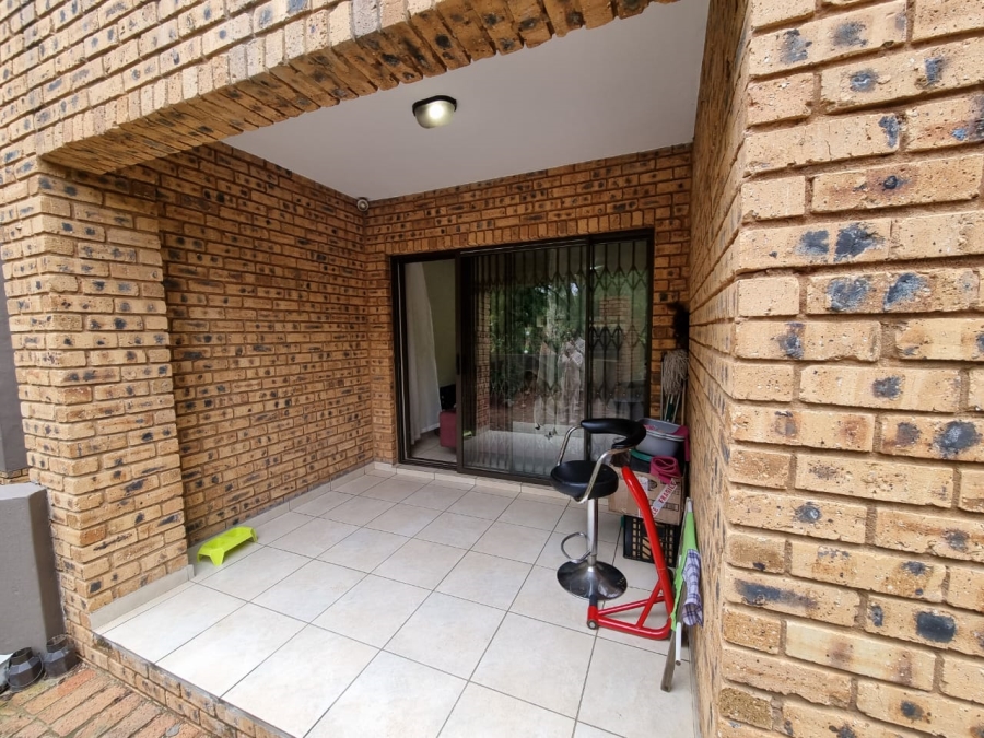 2 Bedroom Property for Sale in Mulbarton Gauteng