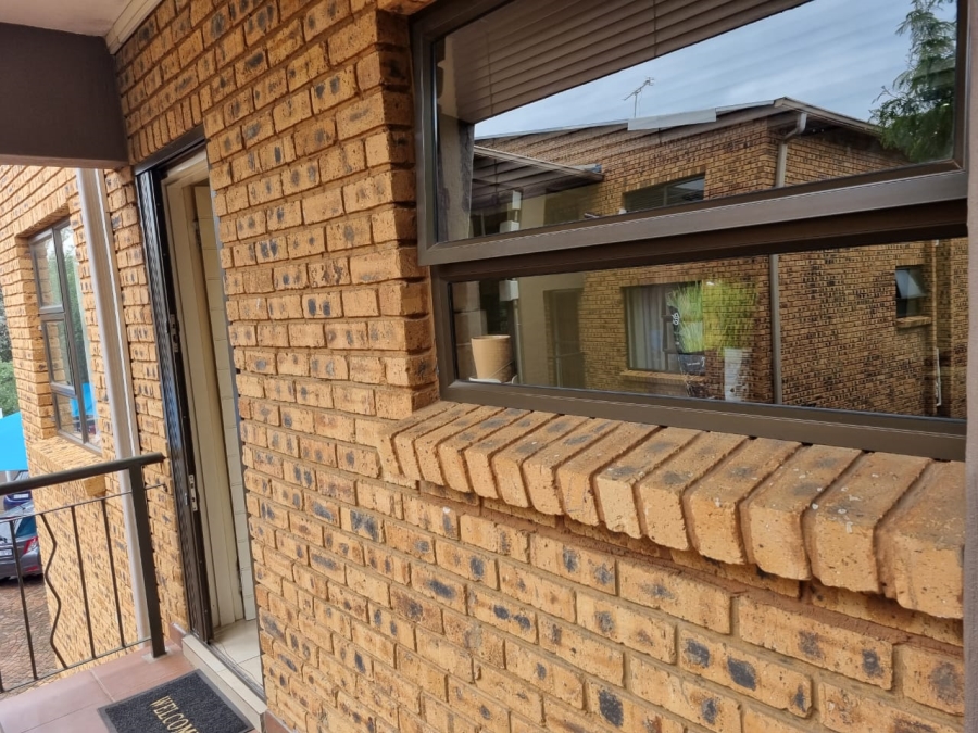 2 Bedroom Property for Sale in Mulbarton Gauteng