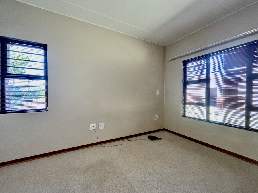 To Let 2 Bedroom Property for Rent in The Retreat Gauteng