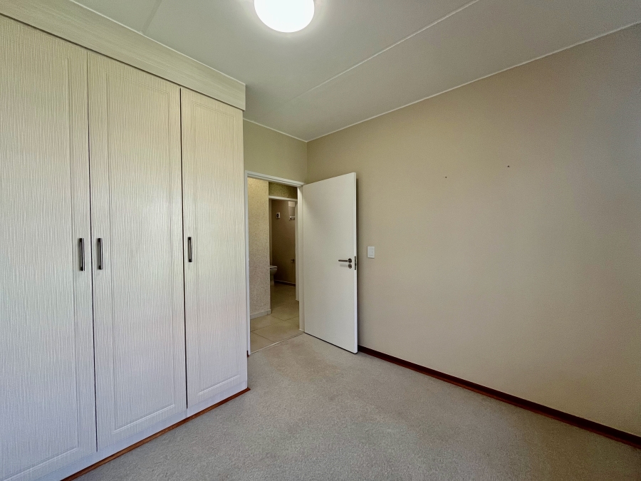 To Let 2 Bedroom Property for Rent in The Retreat Gauteng