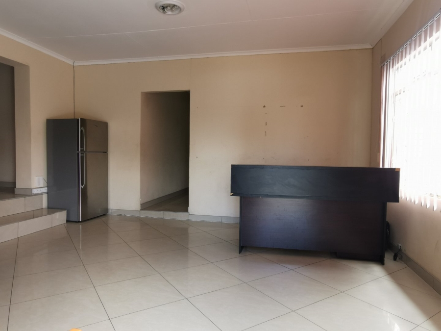 6 Bedroom Property for Sale in Discovery Gauteng