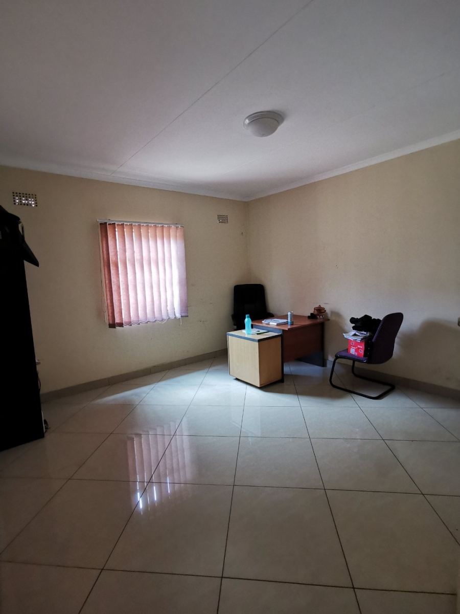 6 Bedroom Property for Sale in Discovery Gauteng