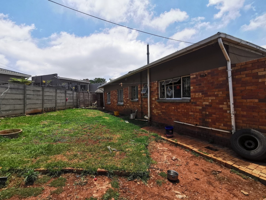 6 Bedroom Property for Sale in Discovery Gauteng