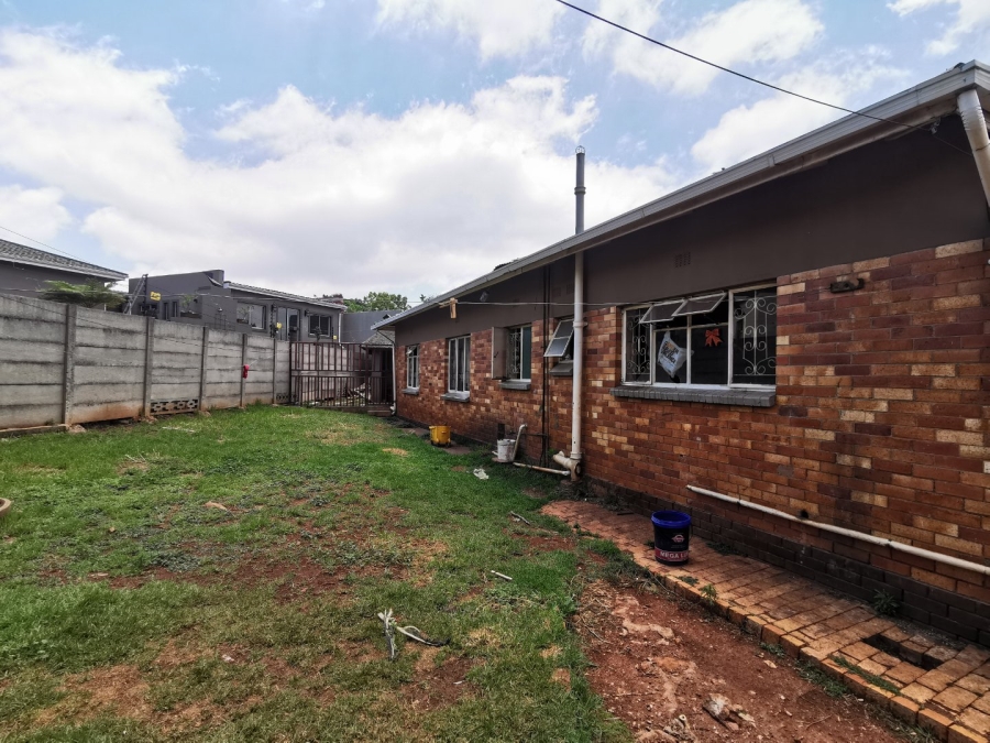 6 Bedroom Property for Sale in Discovery Gauteng