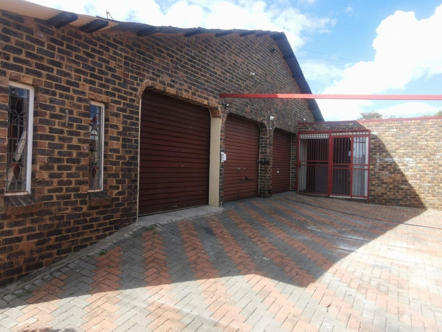 To Let 3 Bedroom Property for Rent in Discovery Gauteng