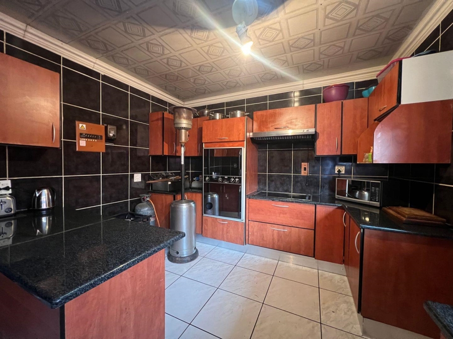 5 Bedroom Property for Sale in Newlands Gauteng