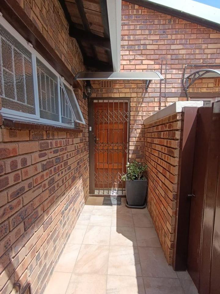 3 Bedroom Property for Sale in Brackenhurst Gauteng