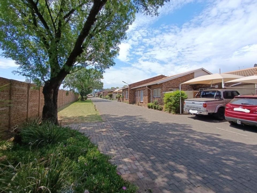 3 Bedroom Property for Sale in Brackenhurst Gauteng