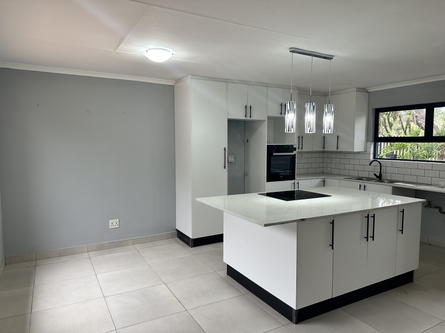 4 Bedroom Property for Sale in Heuweloord Gauteng