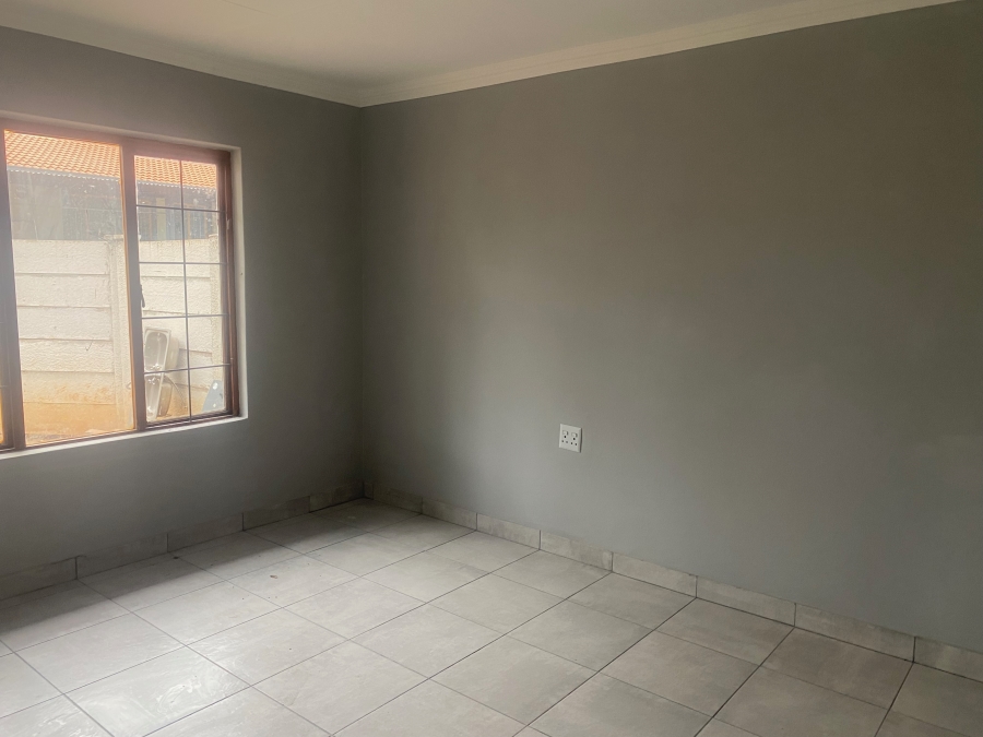 4 Bedroom Property for Sale in Heuweloord Gauteng