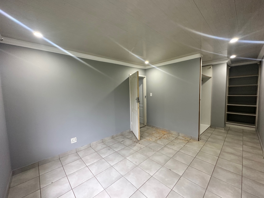 4 Bedroom Property for Sale in Heuweloord Gauteng