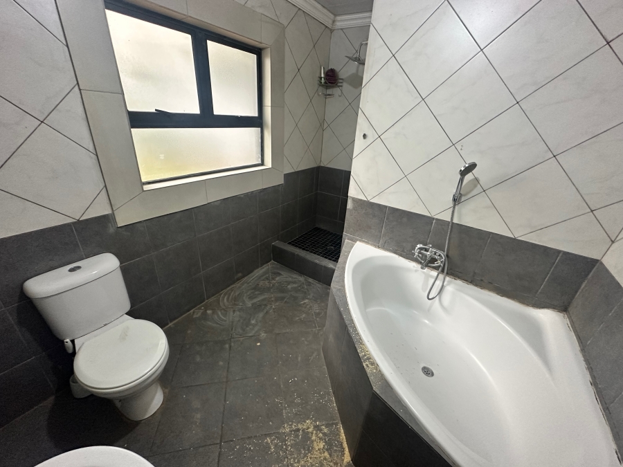 4 Bedroom Property for Sale in Heuweloord Gauteng