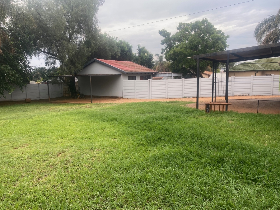 4 Bedroom Property for Sale in Heuweloord Gauteng