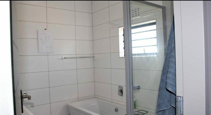 To Let 4 Bedroom Property for Rent in Aldarapark Gauteng