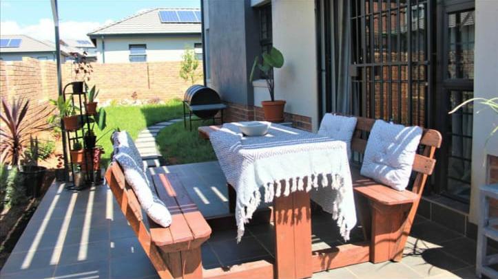 To Let 4 Bedroom Property for Rent in Aldarapark Gauteng